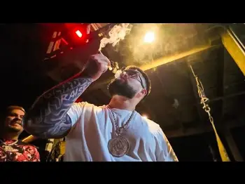 Screenshot of the Video "Gettin BAKED In Multiple States : Texas to CA"