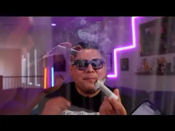 Screenshot of the Video "Cross Joint To The FACE"