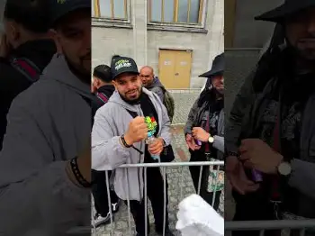 Screenshot of the Video "Hää!?🤣💚 #purize #aktivkohlefilter #maryjane #umfrage"