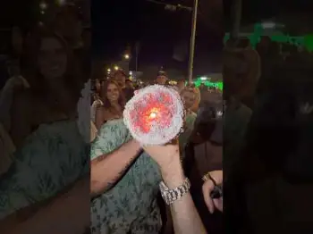 Screenshot of the Video "Half pounder testing ASMR! 🤯"