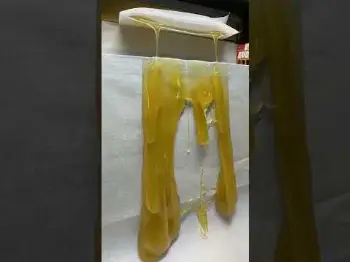 Screenshot of the Video "POV: MAKING HASH ROSIN #rosinevolution"