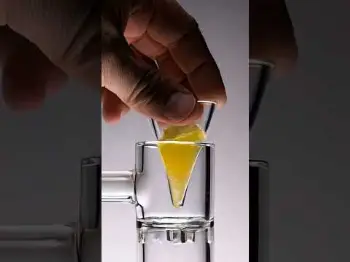 Screenshot of the Video "GROWING AND DABBING  #rosinevolution"