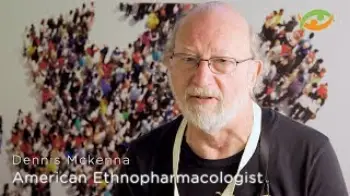 Screenshot of the Video "Hablamos con Dennis Mckenna en World Ayahuasca Conference - AYA 2019"