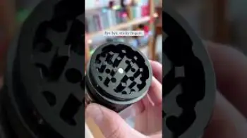 Screenshot of the Video "No mess with the auto-dispensing Cloudious 9 Tectonic Grinder."